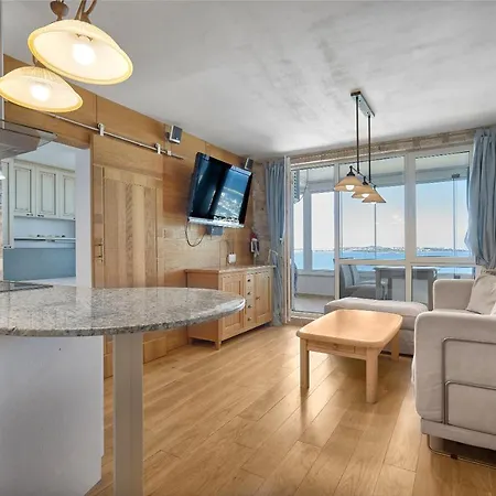 Fancy 1bd With Spacious Terrace And Sea View By Flat Mаnаger Apartment